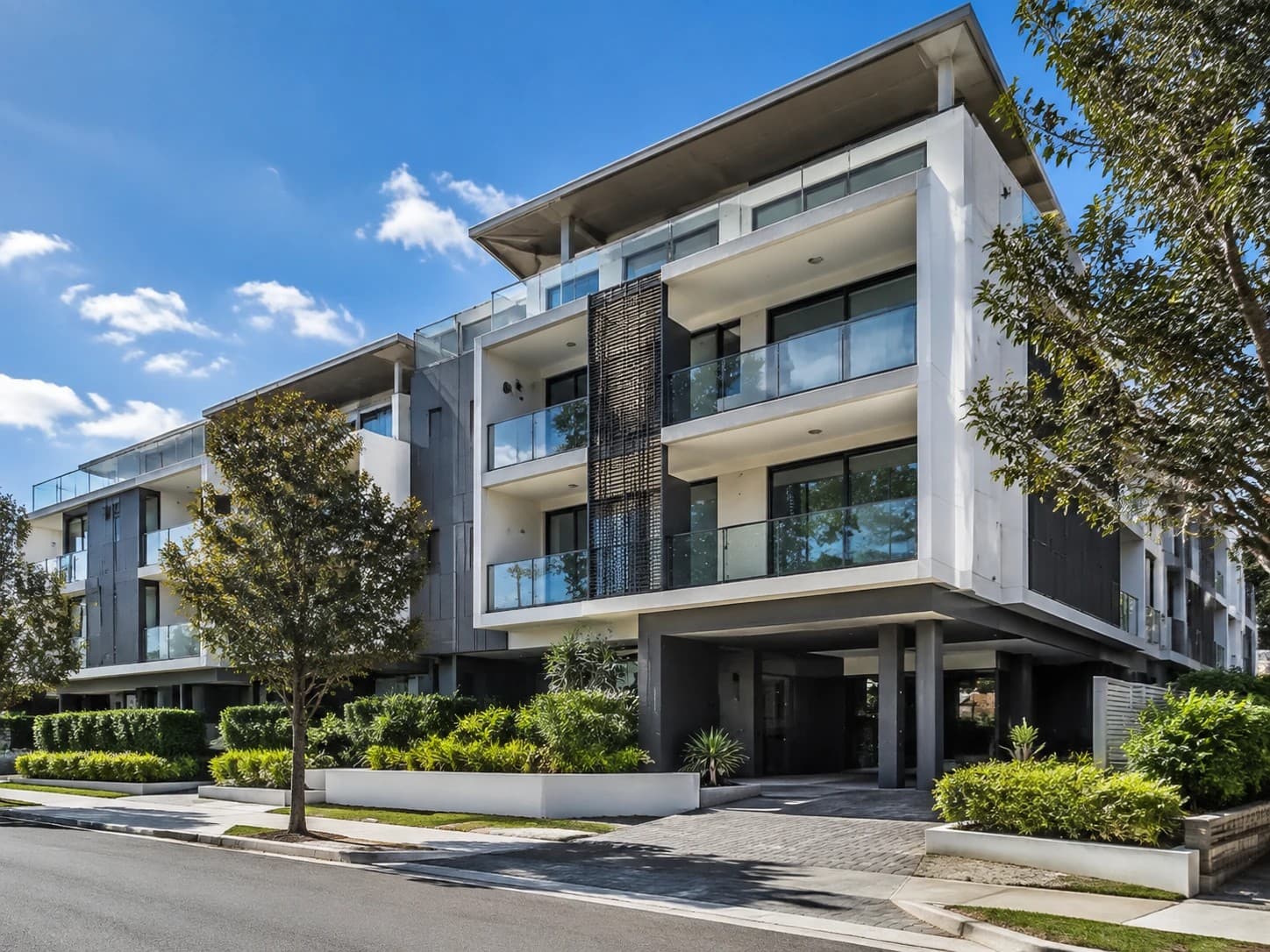 Hotels & Serviced Apartments